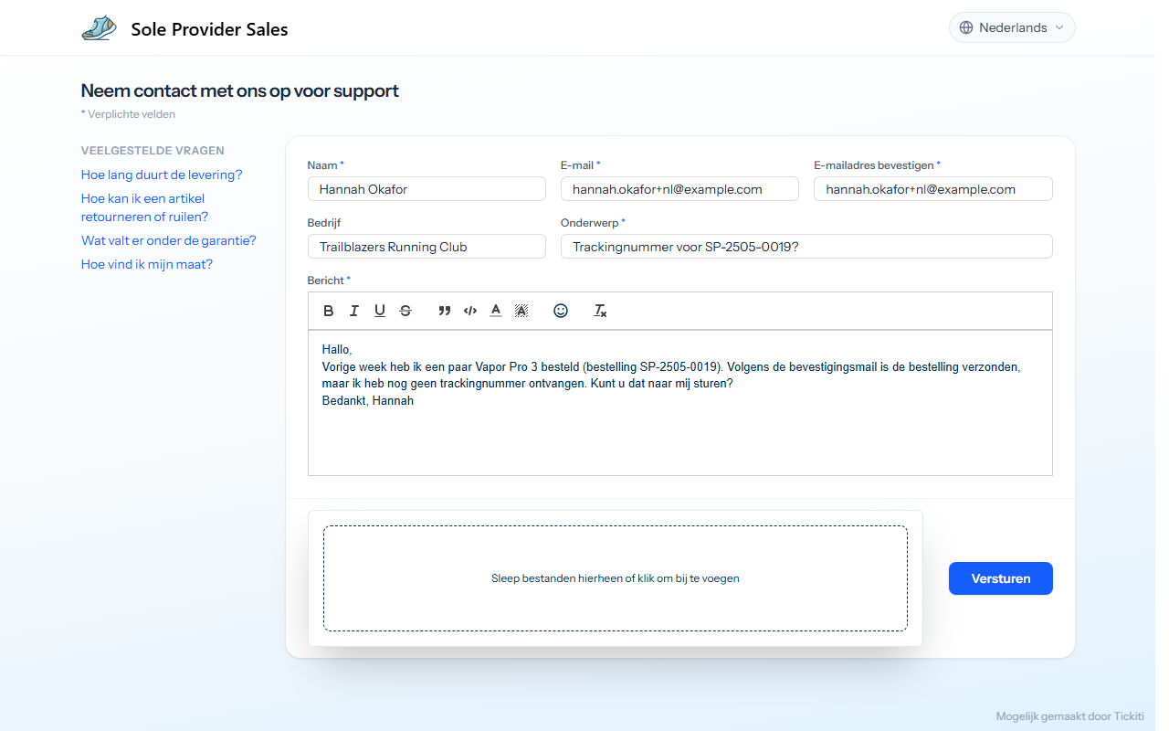 Het formulier ingevuld met een vraag over een levering: naam, e-mail, bedrijf, onderwerp en een alinea met details in het bericht