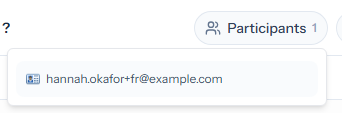 Le bouton Participants en haut du ticket, avec le panneau ouvert en dessous affichant l’adresse e-mail du participant